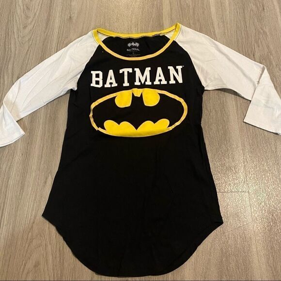 Batman medium cotton blend 3/4 sleeve graphic tee - Picture 1 of 5